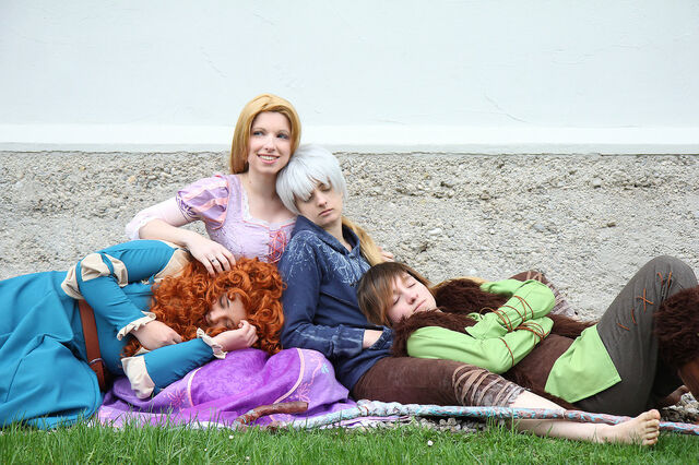 File:Sleepy heads.jpg