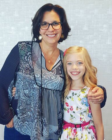 File:Elle McKinnon and RJ Palacio.jpg
