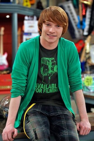 File:Calum-worthy.jpg