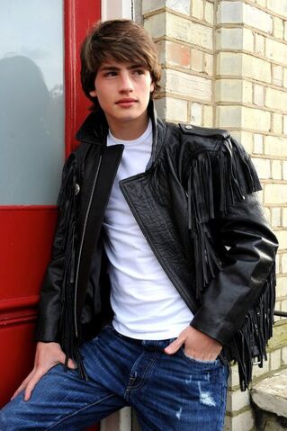File:Gregg-Sulkin.jpg