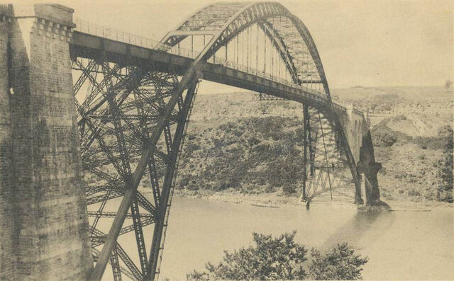 Fichier:PontLRB2Arche.jpg