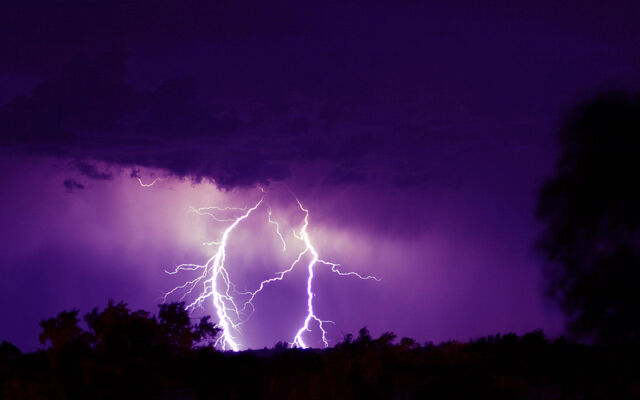 File:Sky-wallpaper-purple-storm-162875.jpg