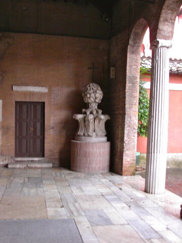 File:2011 Giovanni in Oleo, pinnacle.jpg