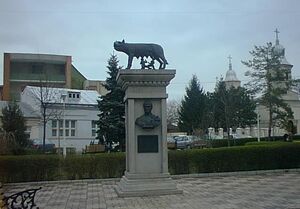 Statuia Lupoaicei.jpg