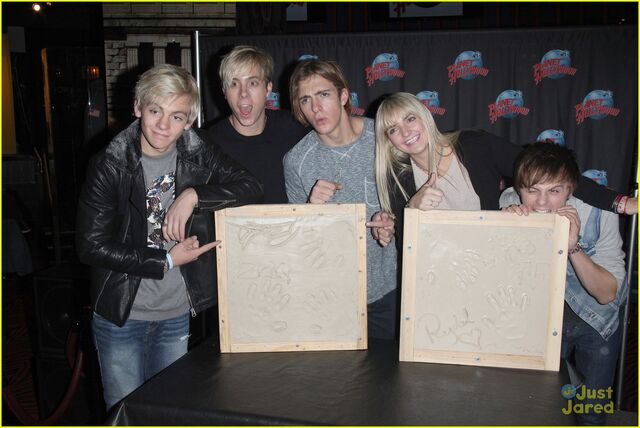 File:R5 Planet Hollywood (10).jpg