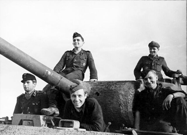 File:Panther and Crew.jpg