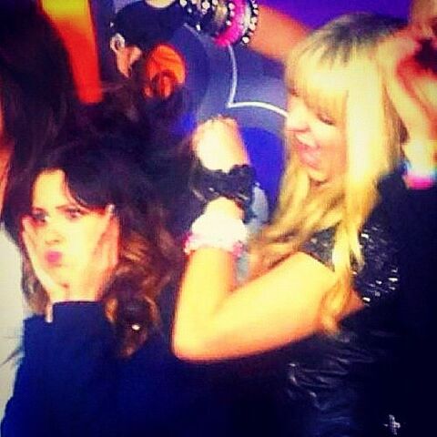 File:Rydel and Laura.jpg