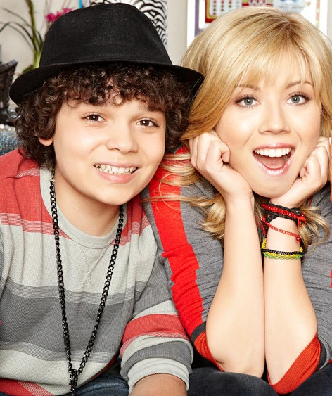 Image - Dice and Sam sitting beside each other.jpg | Sam and Cat ...