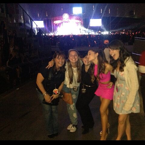 File:Ariana with Colleen, Allie, Joan, and Lynn at Wango Tango.jpg