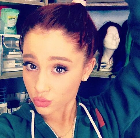 File:Ariana in hair and makeup - December 16, 2011.jpg