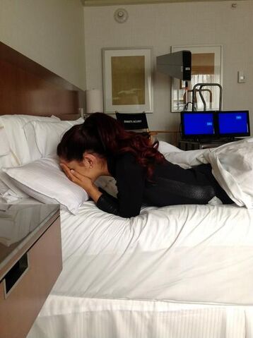 File:Ariana hiding her face.jpg