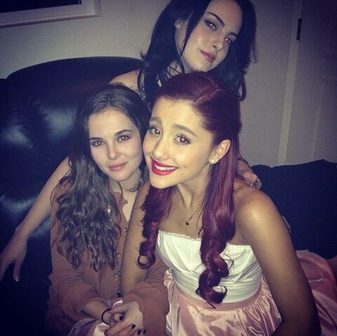 File:Ariana, Liz Gilles and Zoey Deutch at a party - January 15, 2012.jpg