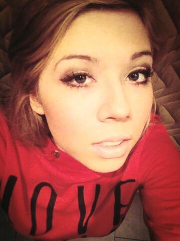 File:Jennette Jan 5, 2013.jpg