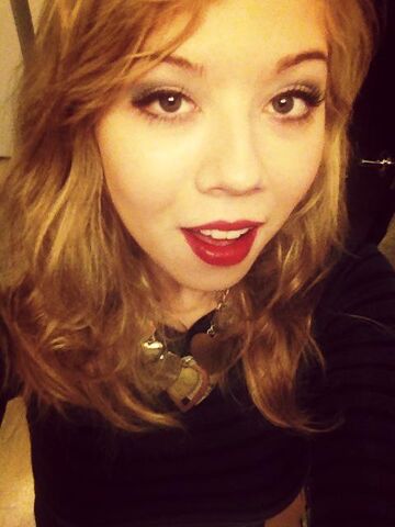 File:Jennette Dec 28, 2012.jpg