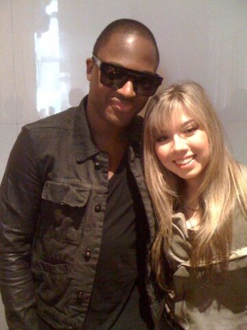 File:Jennette with Taio Cruz.jpg