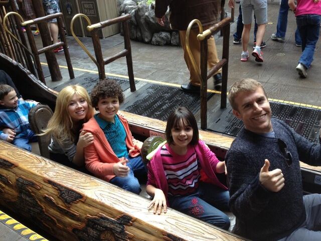File:Jennette, Cameron, and Gianna on a Disneyland ride.jpg
