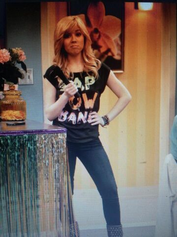 File:Jennette Feb 23, 2013.jpg