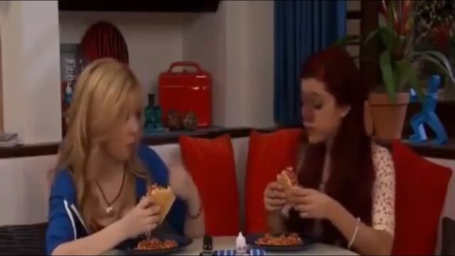 Archivo:Sam-and-Cat-Eating-Sloppy-Waffles.jpg