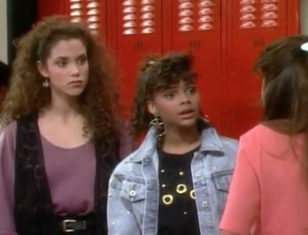 File:S2 E1 - The Prom -20 girls.png