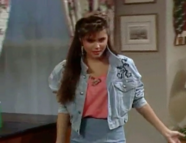 File:S3 - Ep 25 -3 kelly.png
