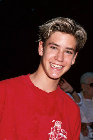 File:Mark Paul-Gosselaar @ 17.png