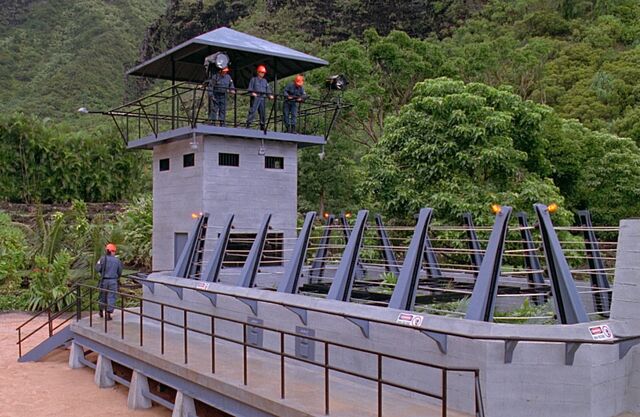 File:Raptor Pen 01.jpg