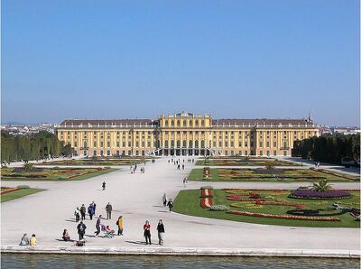 Wien Schoenbrunn Rueckseite