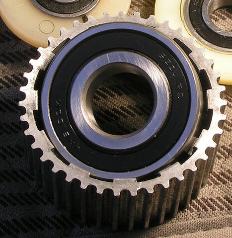 File:Sealed bearing and 2nd gear pulley.jpg