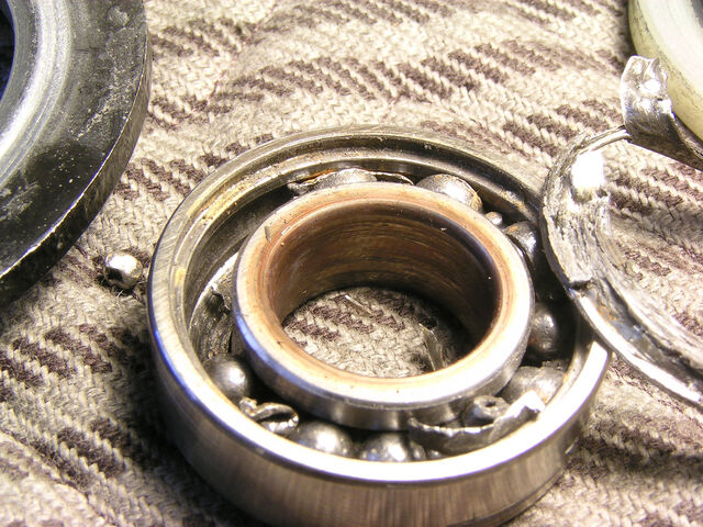 File:Seized bearing.jpg