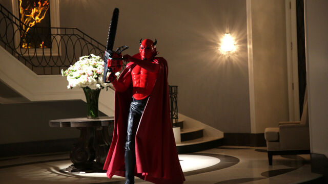 Archivo:Red-Devil-with-a-Chainsaw-970x545.jpg