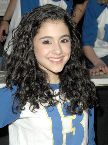 Archivo:Ariana-throwback.jpg