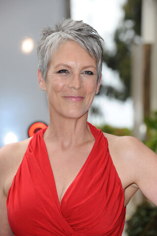 File:American-Red-Cross-Annual-Red-Tie-Affair-2012-jamie-lee-curtis-34586521-2832-4256.jpg