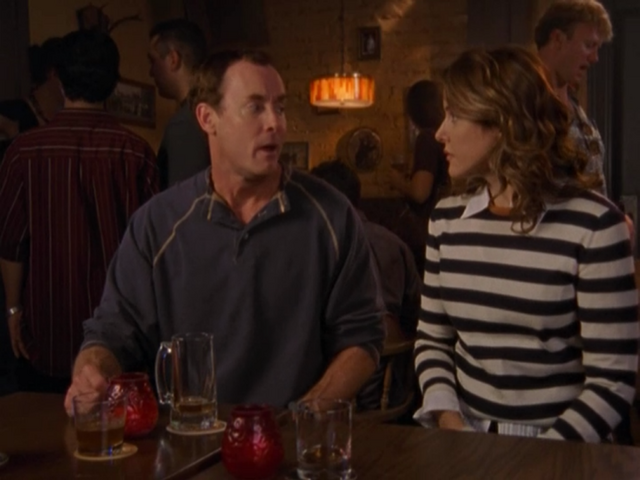 File:5x3 Jordan Cox at bar.png