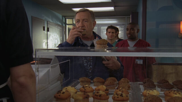 File:8x5 Kelso picks muffin.jpg