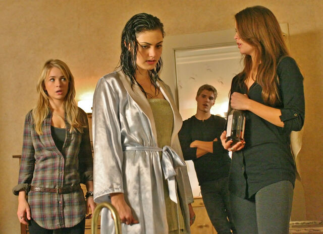 File:The-Secret-Circle-1.08-Beneath-Promo-Pictures-8.jpg