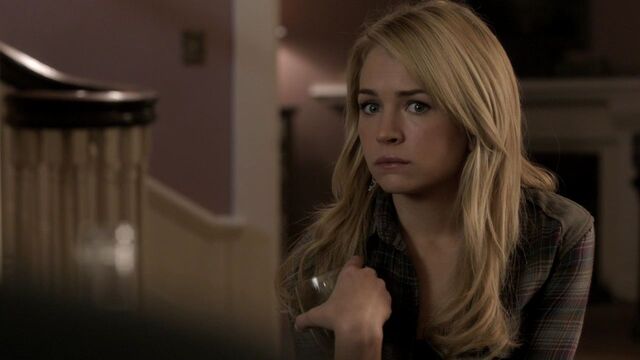 File:Cassie beneath2.jpg