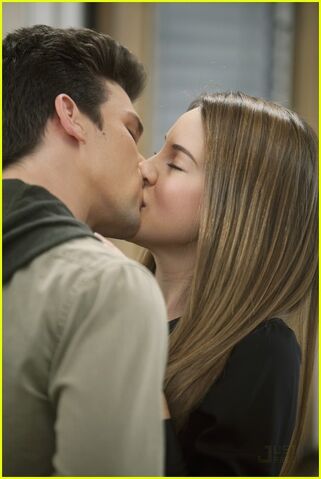 File:Amy and ricky kissing.jpg