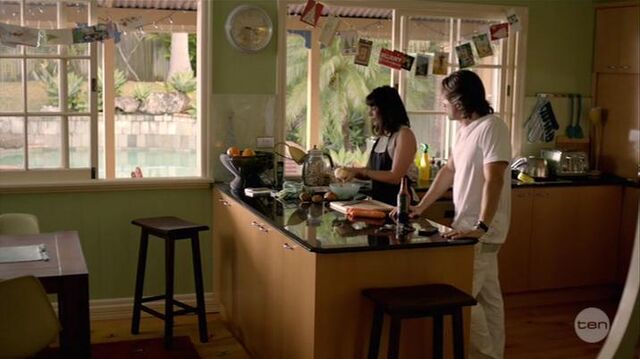 File:Australian Series-1x01-15.jpg