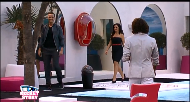 Fichier:Ss5 Jonathan Julie entrée maison Daniel Juliette.png