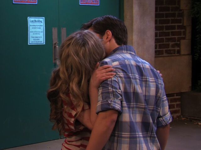 File:IOMG kiss 1.jpg