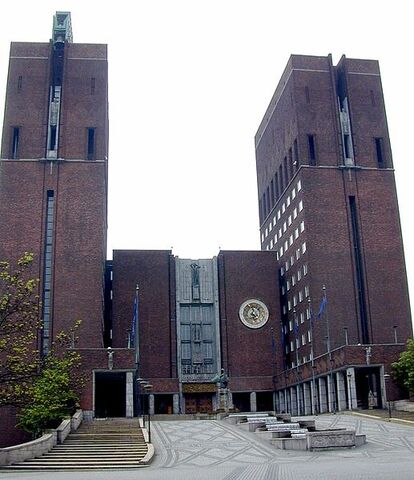 Файл:Oslo-City-Hall-north.jpg