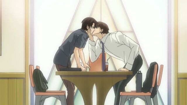 File:Hatori kisses Chiaki in public ep05.jpg
