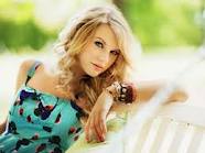 File:Taylor Swift curly hair.jpg
