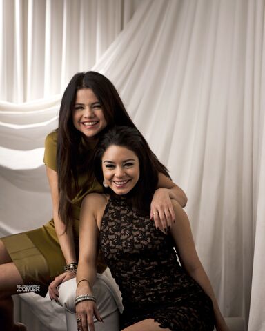 File:Selena-Gomez-and-Vanessa-Hudgens---2013-Kevin-Scanlon-Portrait-shoot-for-New-York-Times--02.jpg