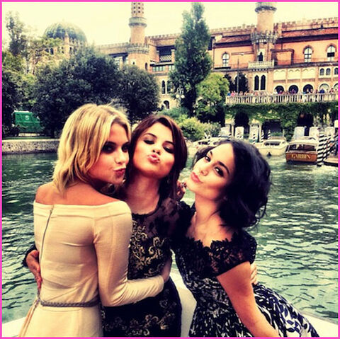 File:Ashley-Benson-Selnea-Gomez-Vanessa-Hudgens.jpg