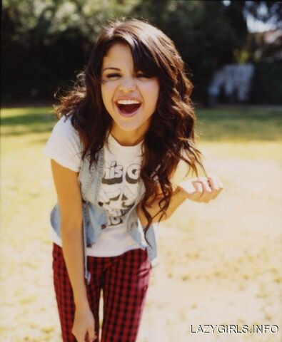 File:Selena laugh.jpg