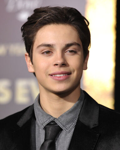 File:Jake+T+Austin+Premiere+Warner+Bros+Pictures+vWtcWu9wqrQl.jpg