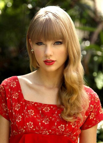 File:Taylorswift..jpg