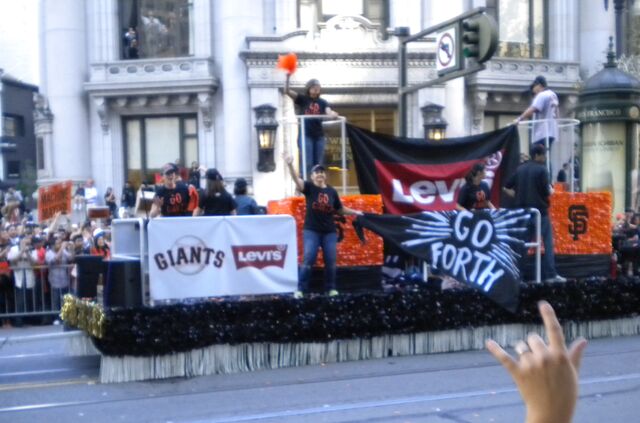 File:GiantsParade19.jpg