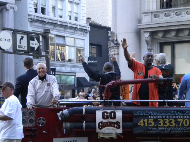 File:GiantsParade24.jpg